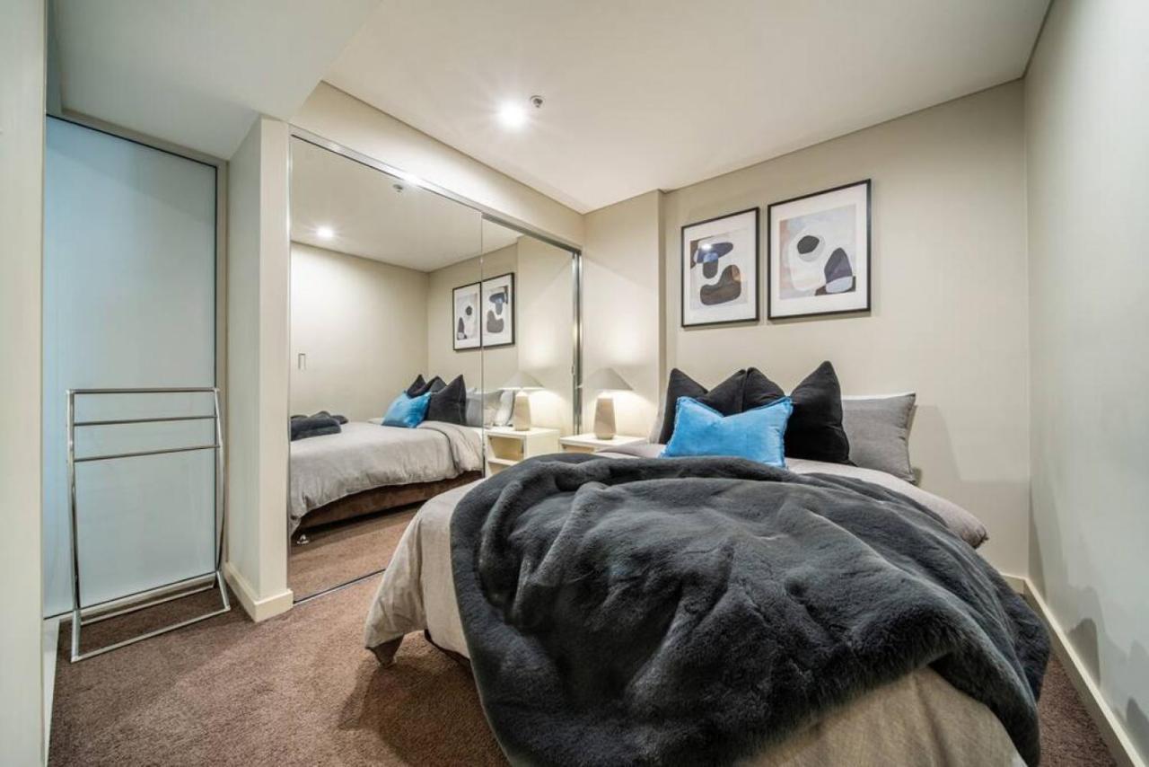 Illuminate North Terrace - Executive Cbd Apartment