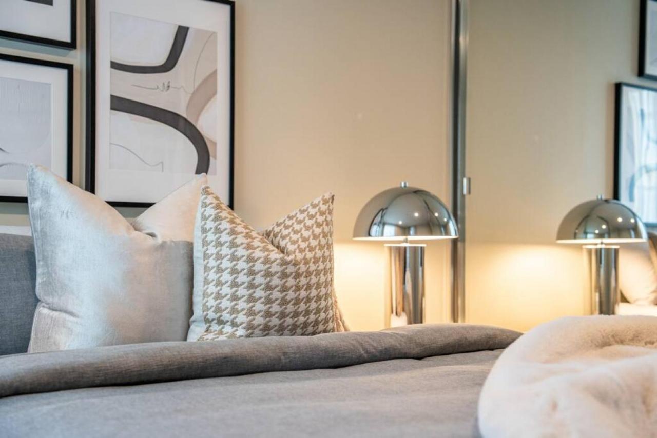 Illuminate North Terrace - Executive Cbd Apartment *