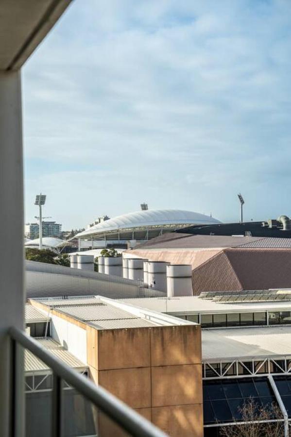 Illuminate North Terrace - Executive Cbd Apartment Adelaide